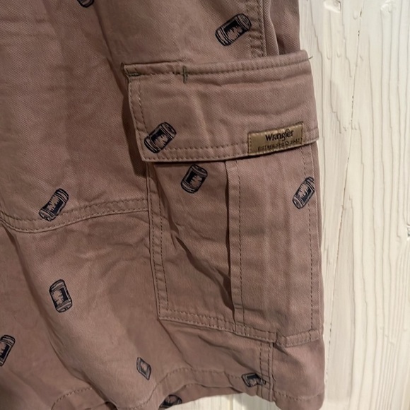 Men’s cargo utility shorts with soda/ Beer  cans size 40 regular - Picture 3 of 8